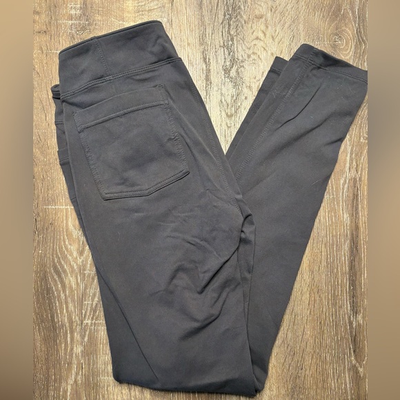 Size Medium Charcoal Atheleta Metro Leggings - Picture 3 of 6